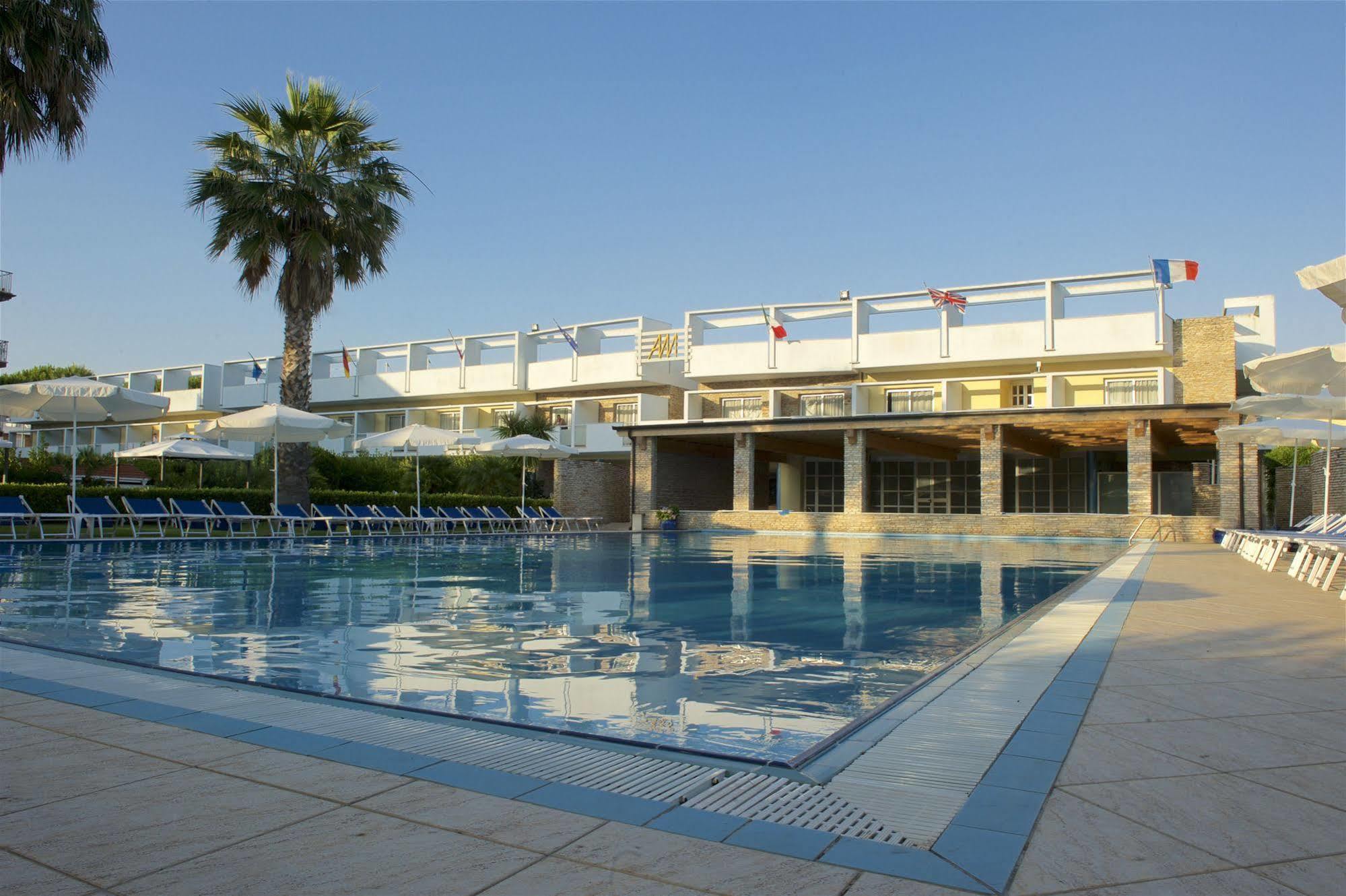 Albergo Mediterraneo Terracina Exterior foto